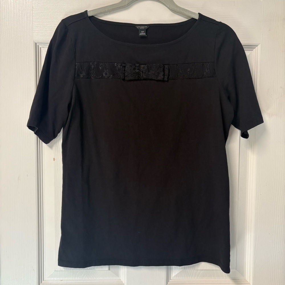 💜 3/$15. Ann Taylor Petites shirt, size M, black